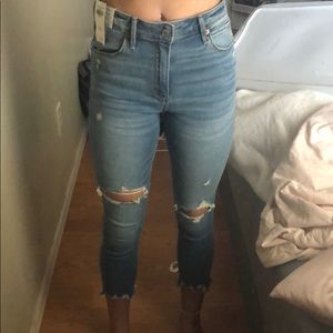 super cute never been worn jeans!